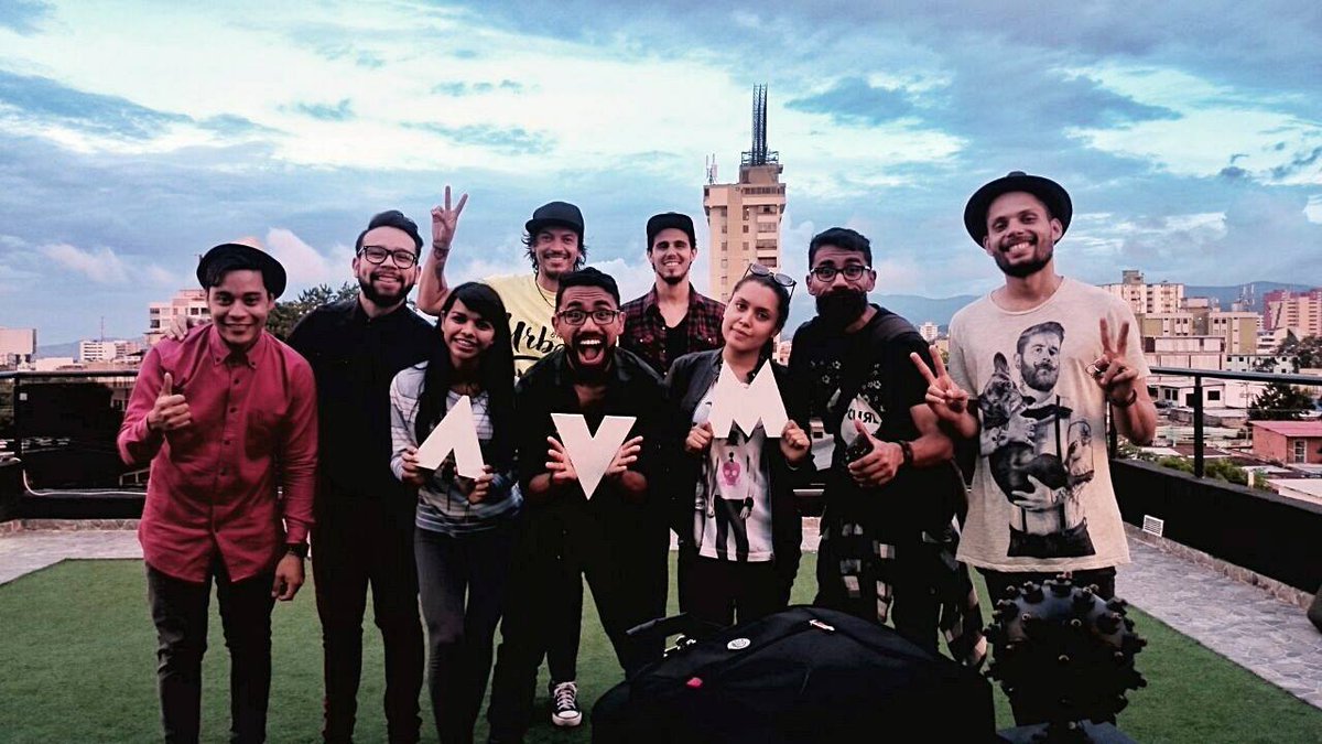 SanelGR's tweet photo. Les presento el #TeamAVM @AmorVidaMusica https://t.co/EXsbDOdxNs