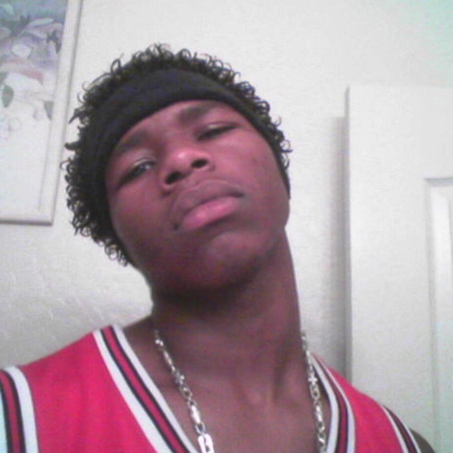 Usureta_Kioku's tweet photo. #ThrowbackThursday #youngNfresh #highschooldays #cantellmeish #curlyque 😂😭😂😂😂😂 https://t.co/OC0pGSOr19