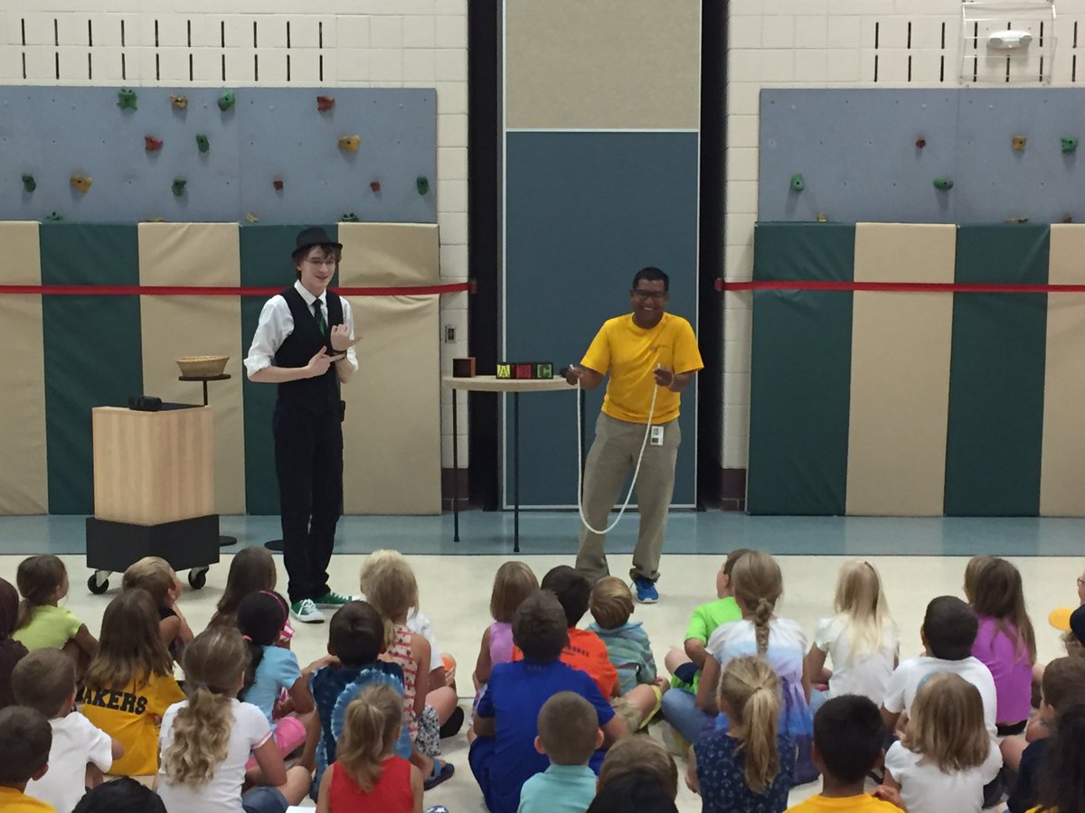 GlendalePLS's tweet photo. @khannuru33 trying to "knot" fail the magician's challenge! #summerin719 #gdconnects https://t.co/if8bo9k6ds
