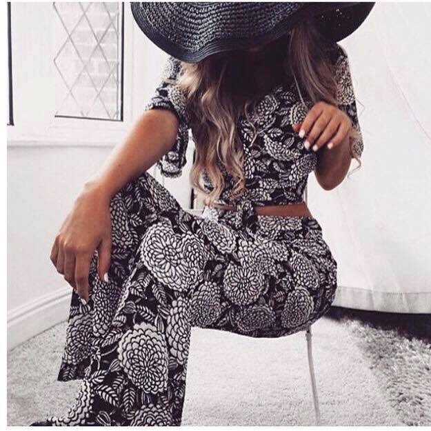 backpackmum1's tweet image. Outfit 1, 2 or 3 for Ladies Day at @NewburyRacing ?? Please RT with your choice! #wininstyle #stylemissbarlow 💛