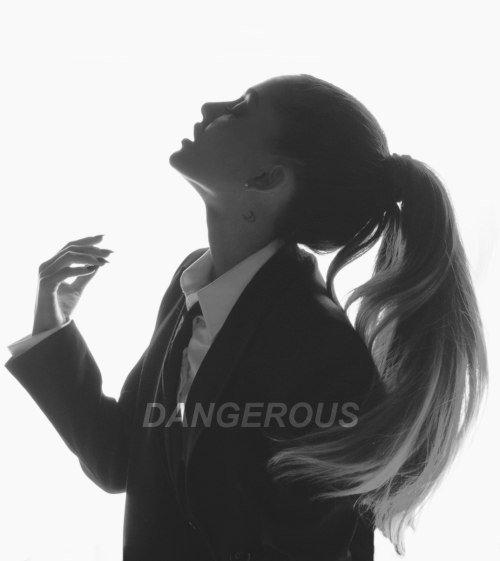 crystalari's tweet photo. #FanArmyFaceOff #Arianators https://t.co/Yc3wOQePWK