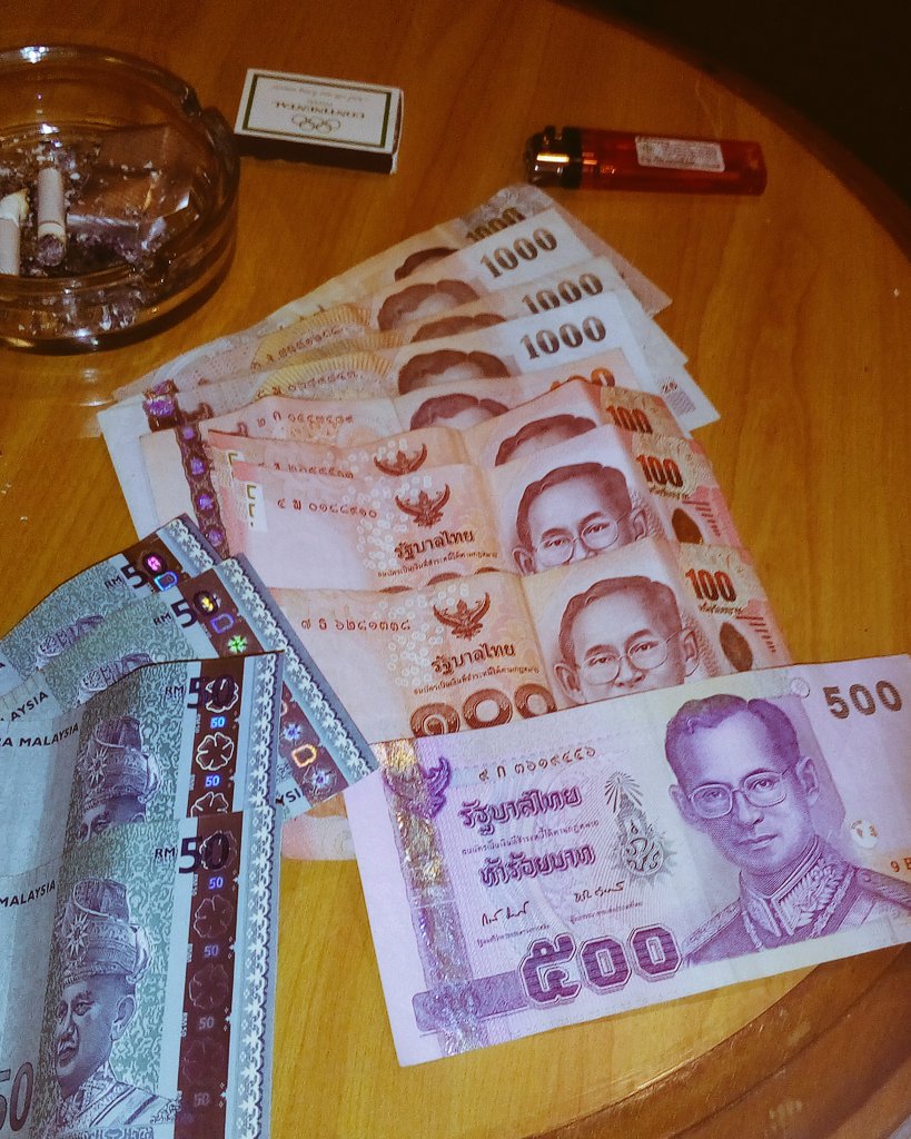 markallen0395's tweet photo. My urine is already clear again, make it yellowish Mark! Come on Malaysia! #MalaysianRinggit #ThaiBaht https://t.co/NYKHhT4vBA