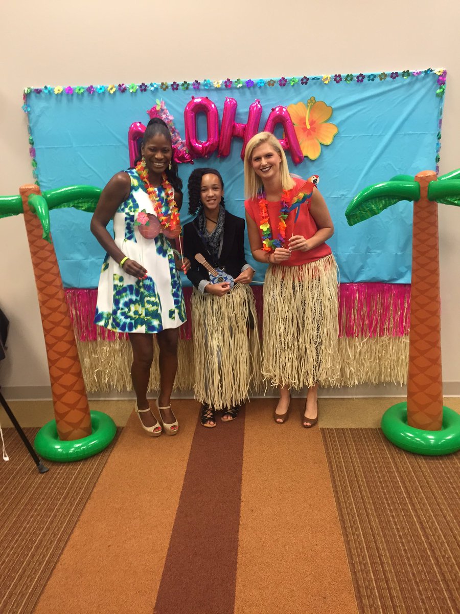WIT_Girls's tweet photo. Photo booth fun @jackson_healthcare #alohaJH at Behind The Scenes https://t.co/EUWUSQOSok