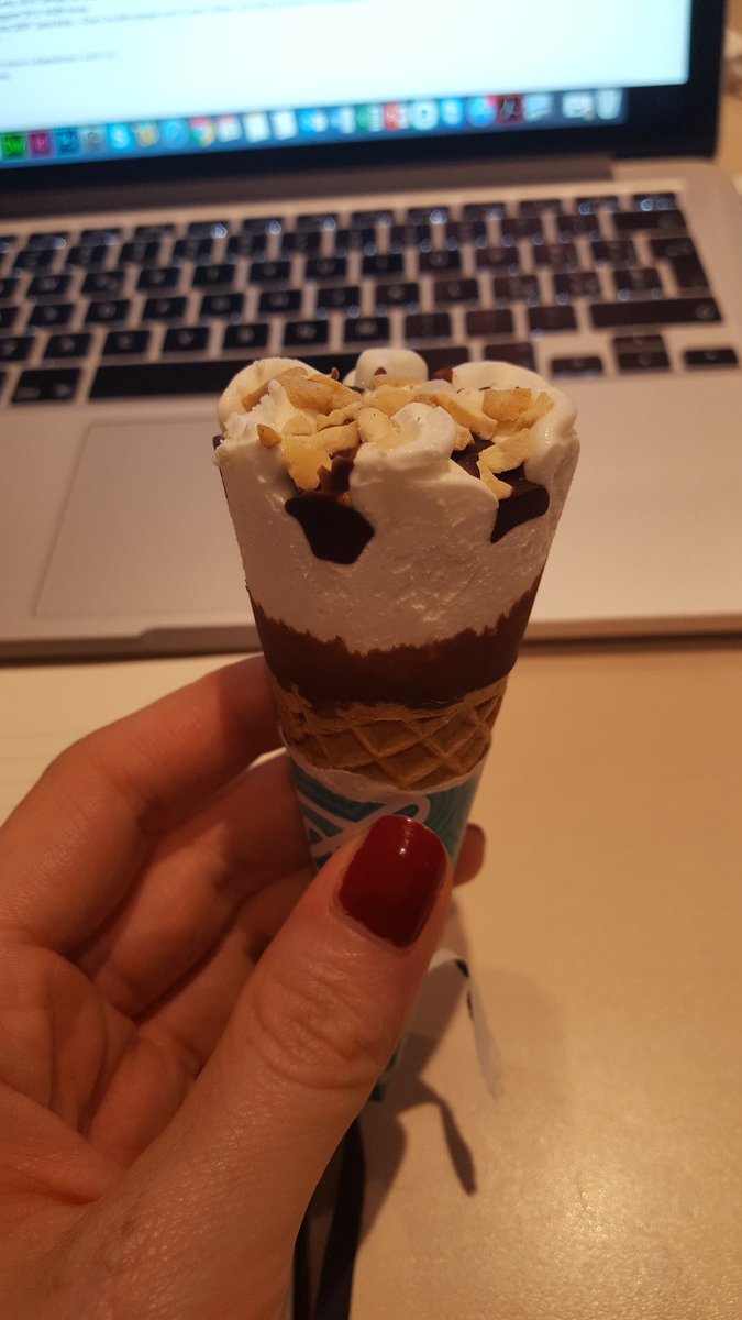 Come risollevarsi da una giornata così così...
#officelife <a href="/twistsimo/">Simonetta Ferrero</a> @Cuddling_Food <a href="/SaraFrau31/">Sara</a> <a href="/fragallina/">Francesca Gallina</a>