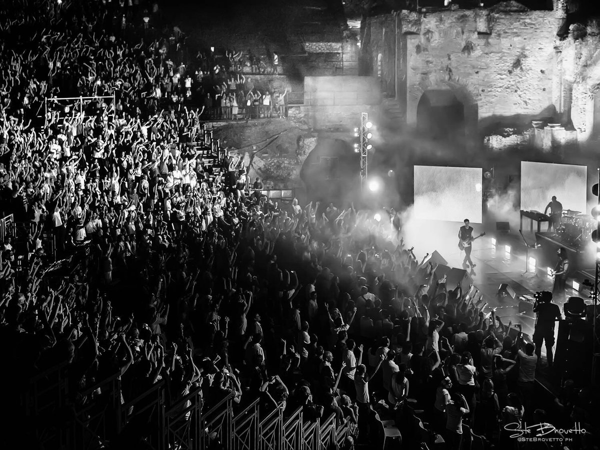 SteBrovettoPh's tweet photo. Oggi sento che.. Tutto il mondo gira forte intorno a #Taormina per la #secondaluna @Negramaro ..e #rivoluzione sia! https://t.co/dZNVYzl3Ty