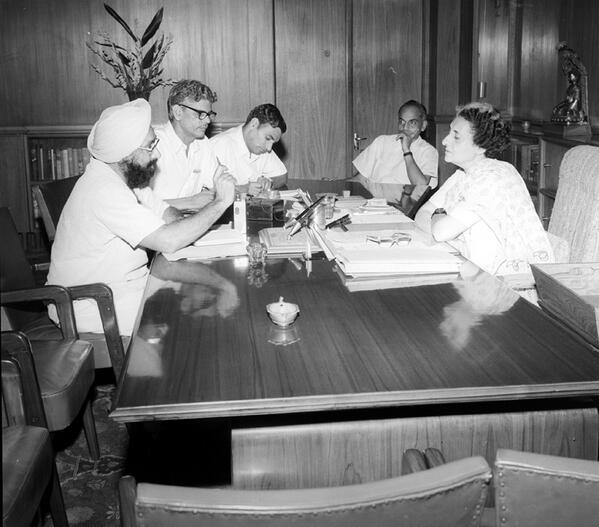 IndiaHistorypic's tweet photo. 1973:: Khushwant Singh, Editor, Illustrated Weekly of India, Interviewing PM Indira Gandhi https://t.co/rvaJf8JJpO