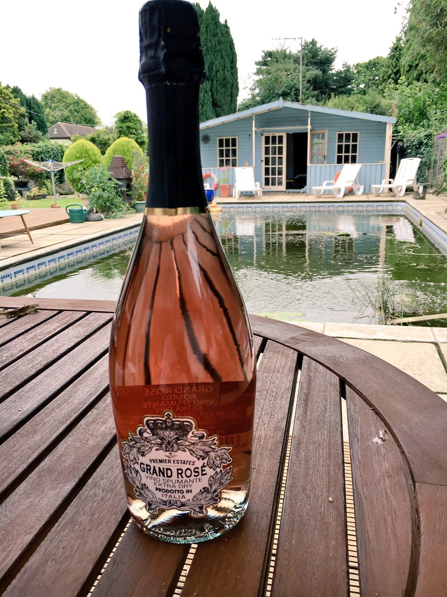 SimonelliEliza's tweet photo. Thank you @premestateswine for my FREE lovely Italian GRAND ROSÉ 😈🍷 https://t.co/dXLP6tWaLw