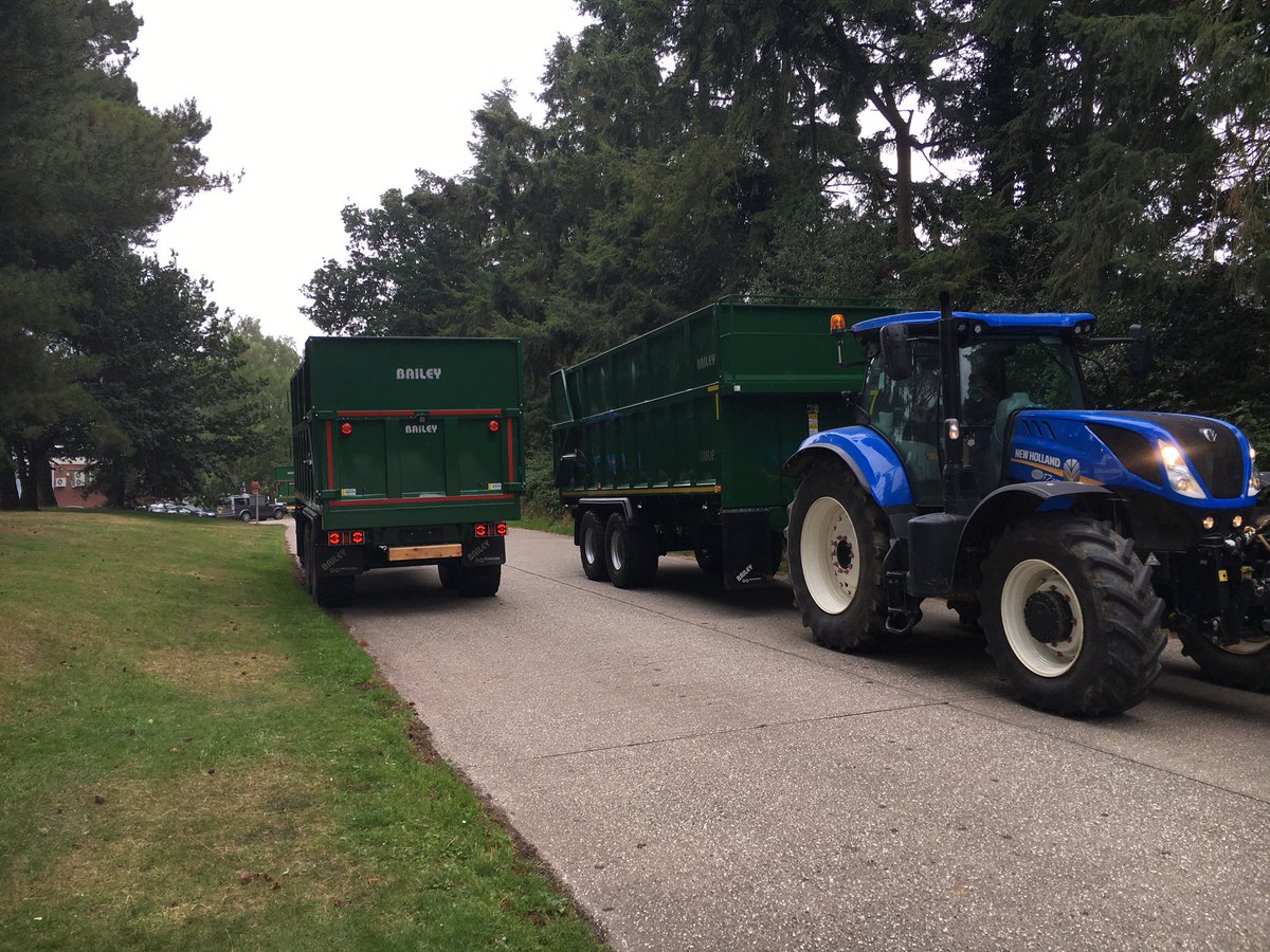 FarolLtd's tweet photo. Three new Bailey Trailers 15T root trailers leaving our Midhurst depot and off to work in West Sussex earlier today. https://t.co/4oIonTDWRe