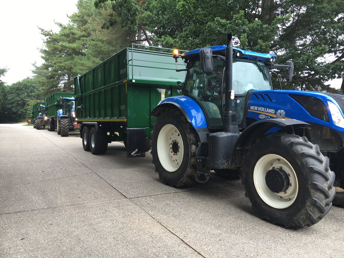 FarolLtd's tweet photo. Three new Bailey Trailers 15T root trailers leaving our Midhurst depot and off to work in West Sussex earlier today. https://t.co/4oIonTDWRe