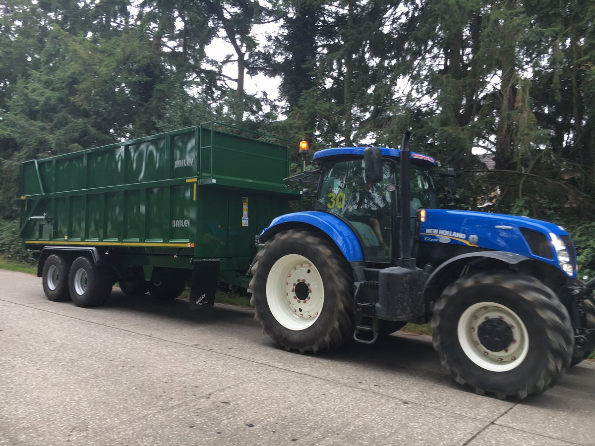 FarolLtd's tweet photo. Three new Bailey Trailers 15T root trailers leaving our Midhurst depot and off to work in West Sussex earlier today. https://t.co/4oIonTDWRe