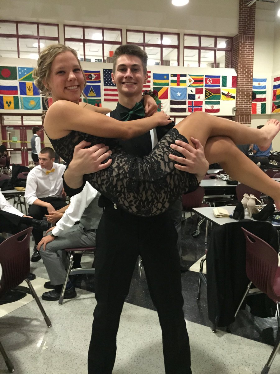 tyler_vw's tweet photo. @zariaemswiler Happy Birthday Zar! 😘😘😘 https://t.co/8JduW758UN