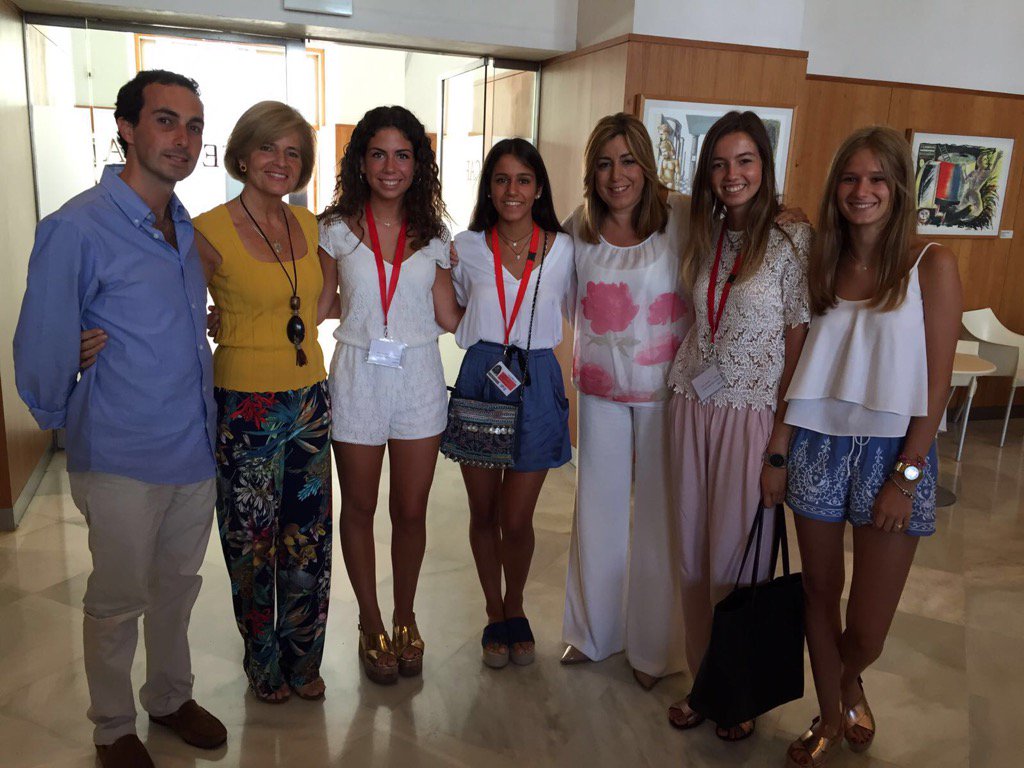 esperanzaona's tweet photo. Con @miguelangelruiz @susanadiaz y alumnas de la @CanovasFundac que asistieron al la sesión de control. https://t.co/Xfr1CYqJAE