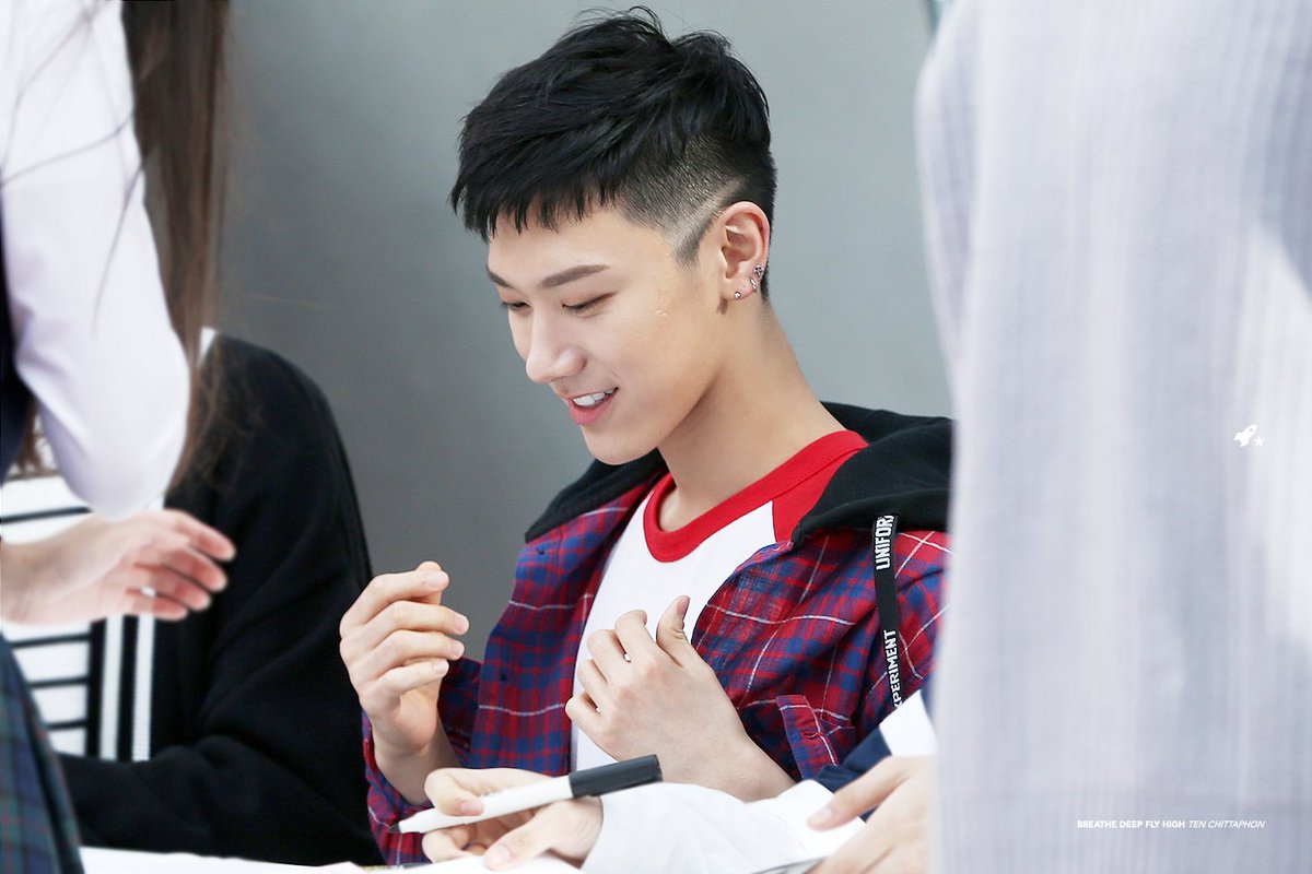 flyhigh_ten's tweet photo. การที่มีเตนล์เข้ามาในชีวิตทำให้ฉันมีความสุขมากเลย เตนล์บอกเสมอว่าให้รักผมมากๆนะครับ เด็กน้อย~ แค่นี้ก็รักจะแย่แล้ว 😩 https://t.co/h75b3MTMH9