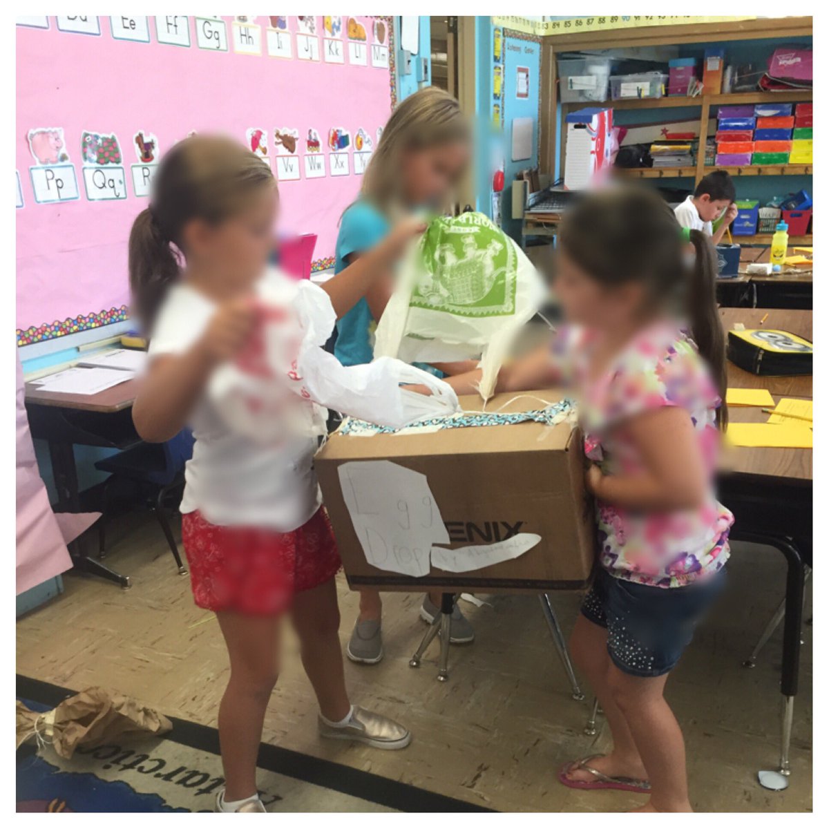 MrsSaffiotiFV's tweet photo. Stem stories and stem challenges #eggdrops #stemchallenge #mtpspride #mtpssummer @OAS_Whitehouse https://t.co/ip49hFLIaS