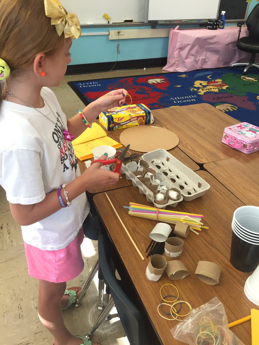 MrsSaffiotiFV's tweet photo. Stem stories and stem challenges #eggdrops #stemchallenge #mtpspride #mtpssummer @OAS_Whitehouse https://t.co/ip49hFLIaS
