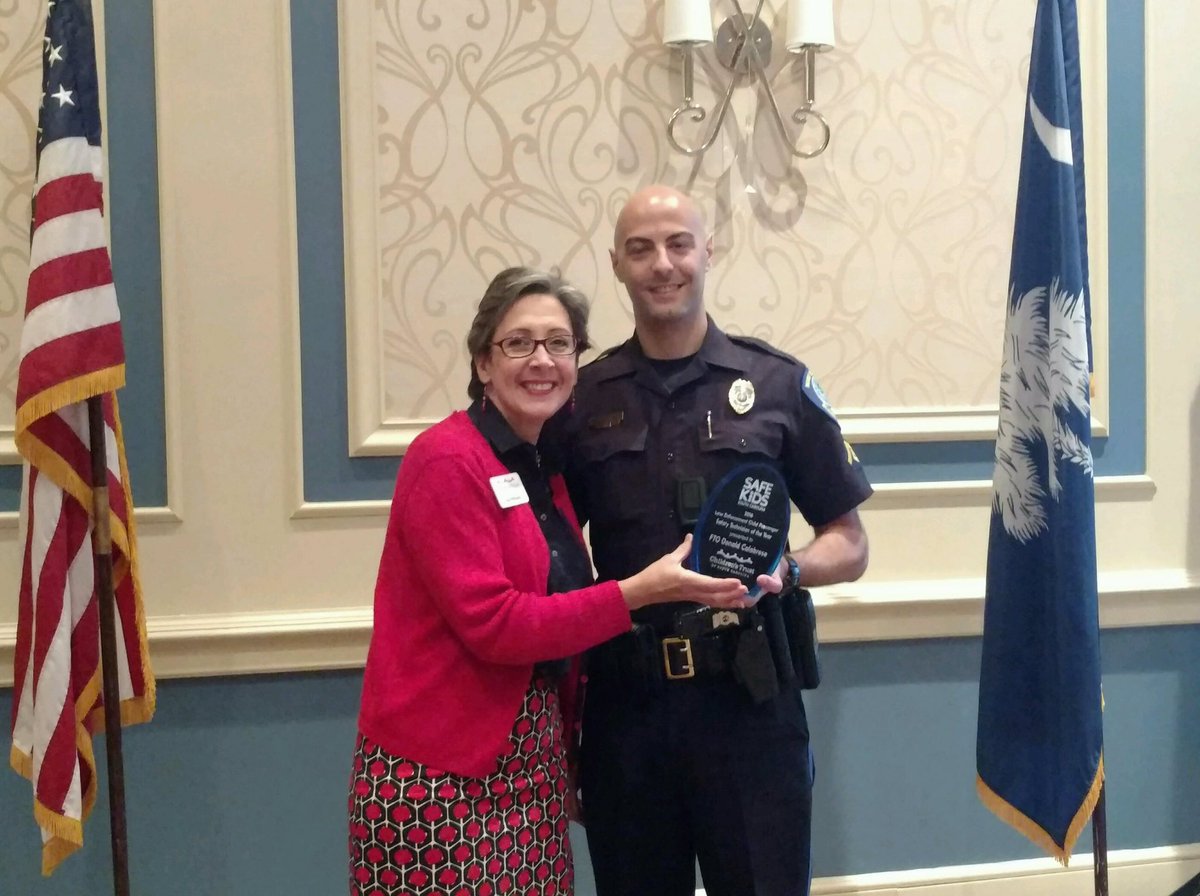 MountPleasantPD's tweet photo. Congrats @MPPDCalabrese for being awarded the 2016 Safety Technician of the Year!! #mtpsc #lesm ^cg https://t.co/AG1EfNk1Ug