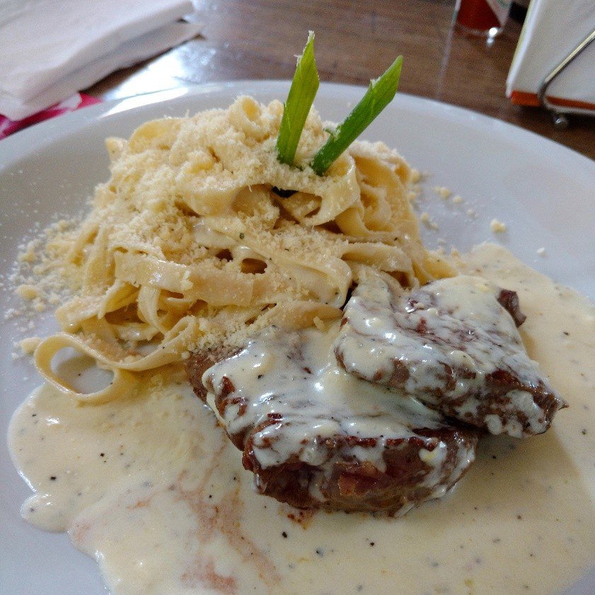 chefduducamargo's tweet photo. filé grelhado ao molho de queijo emmental e ervas , fettuccine no próprio molho... https://t.co/q4iAsZeDb7 https://t.co/nl87eJcDCF