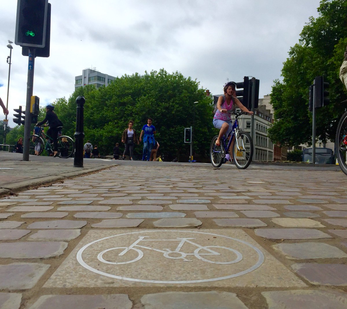 betterbybike's tweet photo. Castle Park cyclists enjoy smoother ride thanks to £200k upgrade #bristol https://t.co/Zm3wLQL3XG #CycleAmbition https://t.co/P6GaGSqARL