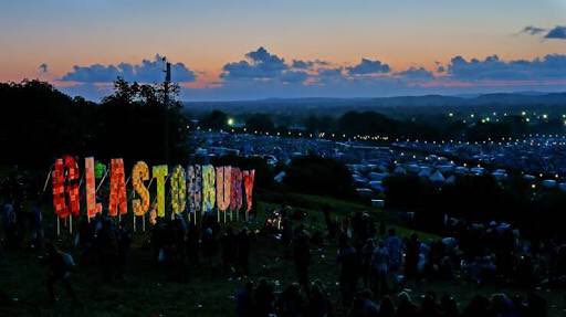 LoudPM's tweet photo. Descubre el lado desconocido del famoso festival #Glastonbury @GlastoFest 🎶✨🎸
[https://t.co/C4wmX61k1Y] https://t.co/SyDzXK6eFE