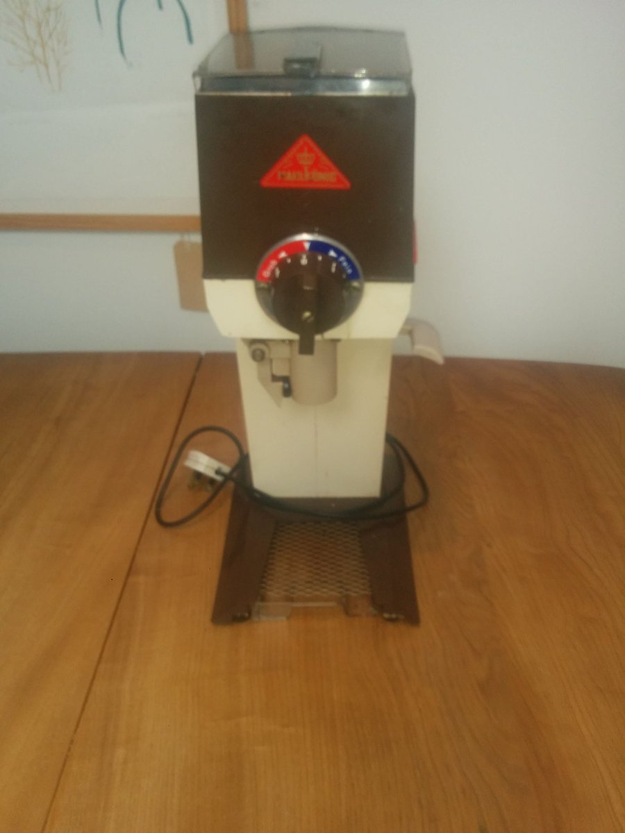 batchjesmond's tweet photo. @OliBradshaw you come highly recommended by @Colourcoffee can you help me with some new blades for this old thing? https://t.co/XpO18sFtQp