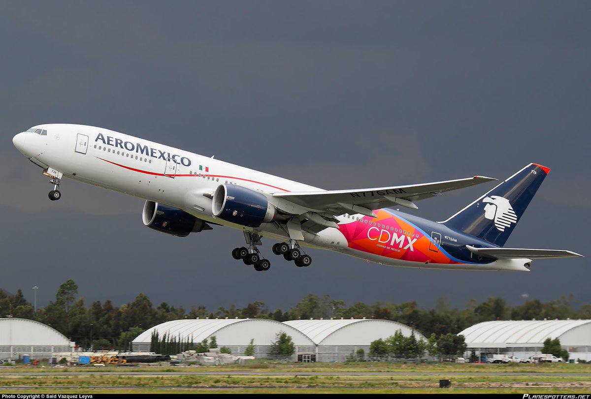 DesdeElPatio_av's tweet photo. A la misma hora del B787 del Presidente 🇲🇽🇲🇽 está programada la llegada del B777 AeroMexico #CapriCapri #PachiGachi https://t.co/FOPgmYxmm5
