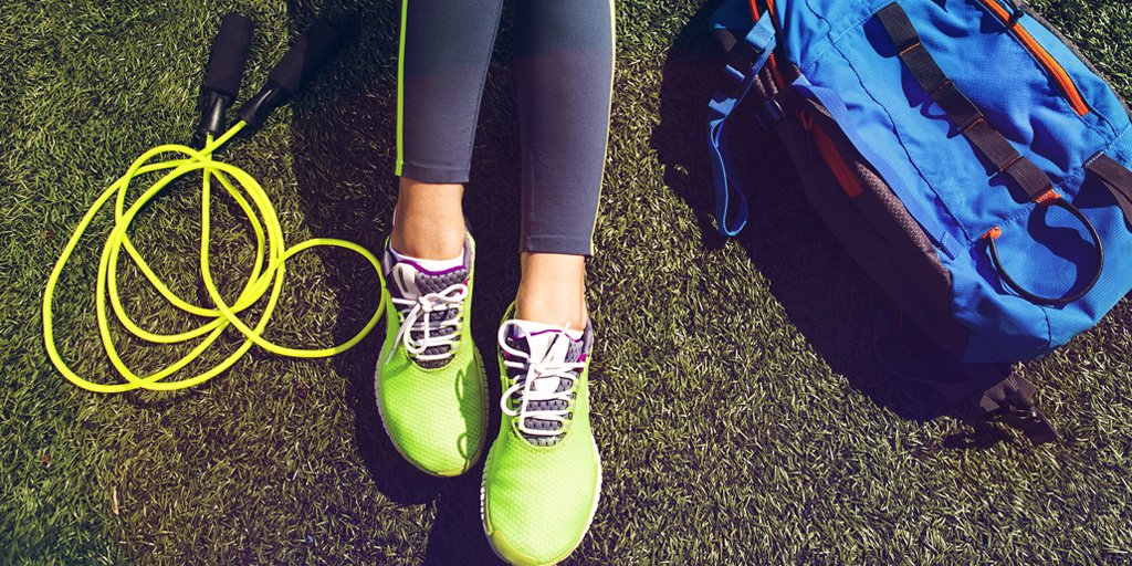 Jawbone's tweet photo. Jumping rope isn't just for the schoolyard. 10m can burn the same number of calories as a 30m jog. https://t.co/SdMO1W7k4w