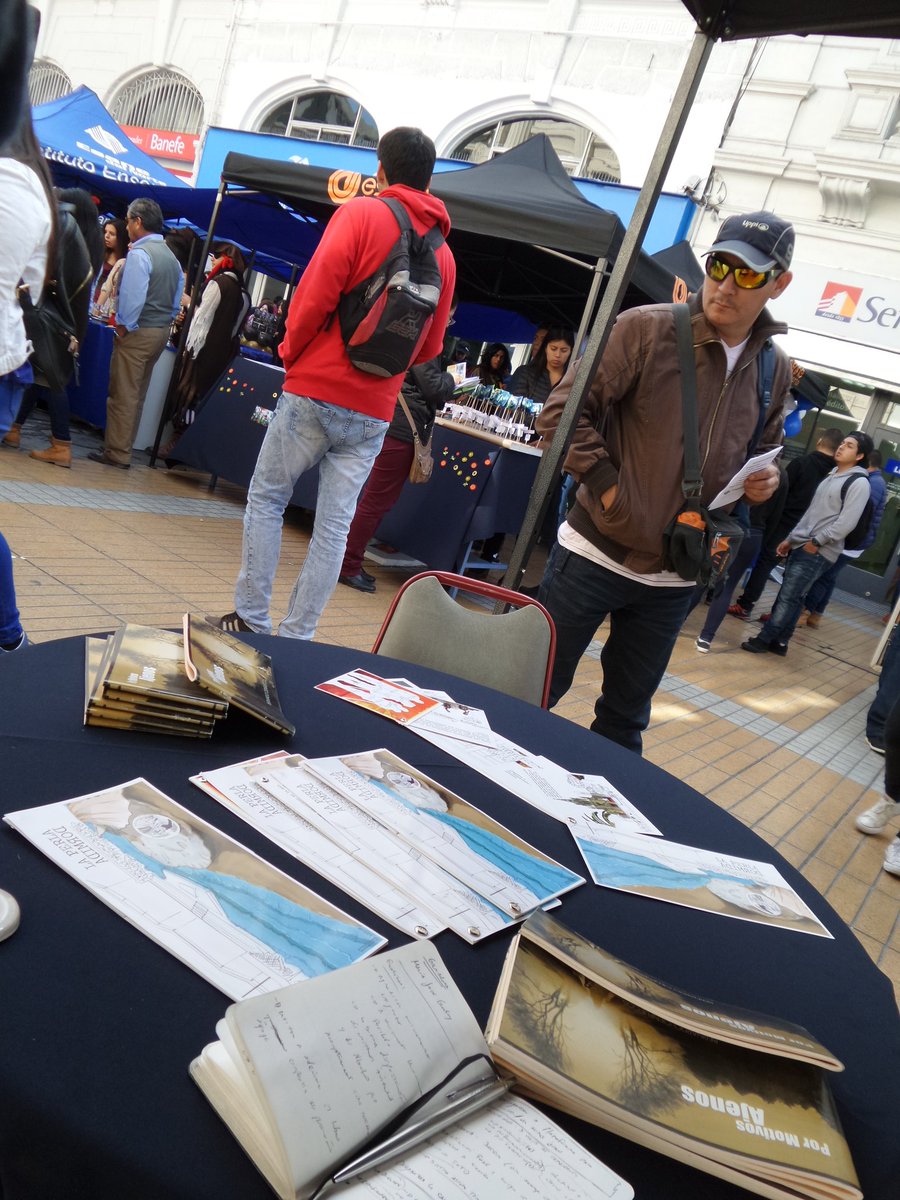 fuegoimaginario's tweet photo. Hoy feliz compartiendo en la Feria Literaria de #Esane del norte. Más ratito regalando mi 1er libro #Antofagasta https://t.co/Kw4o20P82P
