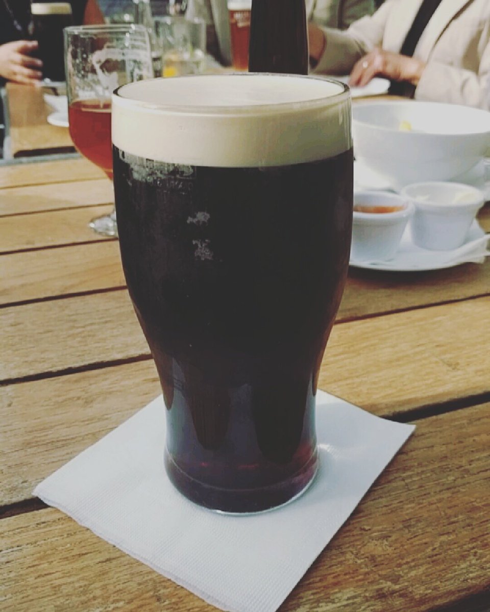 Pri_Mis's tweet photo. My first Guinness in Ireland #HavingAPint #Dublin #Physiology2016 🍀 https://t.co/s29TEzUgtA