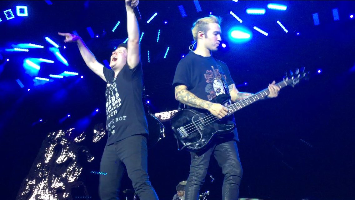 funfettighoul's tweet photo. 1 year ago today I met Fall Out Boy for the second time...oh the feels :')
#BoysOfZummerTour https://t.co/FQ2Zy8yYFl