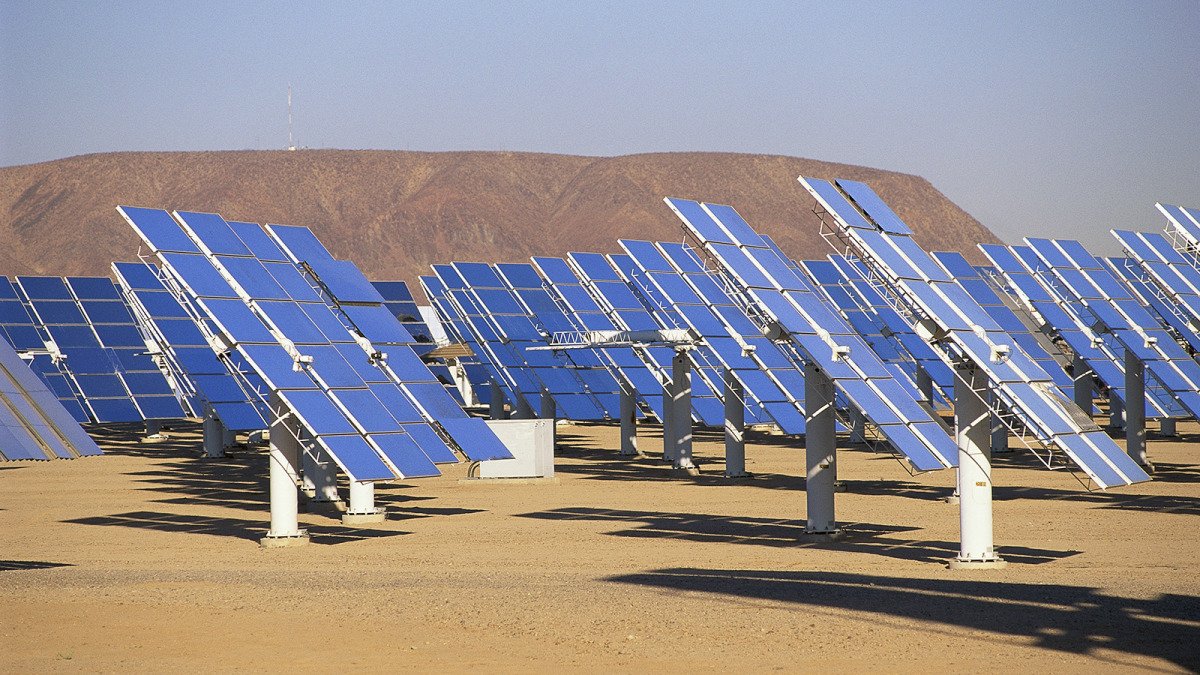 grist's tweet photo. How to smash solar power records: Harness a heat wave https://t.co/5pHO9Ofmb6 https://t.co/kogvUkRUjJ