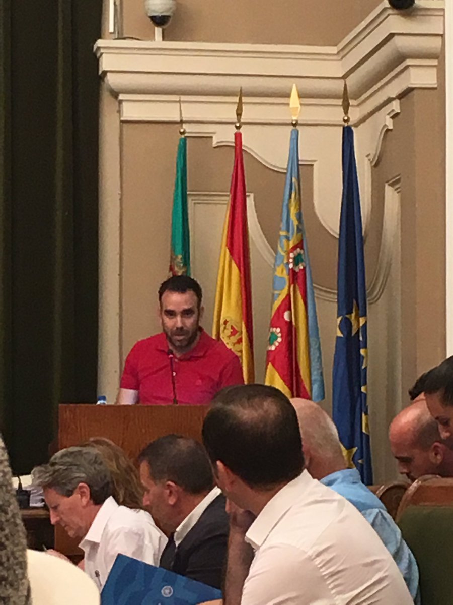 PSPV_CS's tweet photo. #Ple28J @simosanchorafa  dice que en septiembre se instalaran contenedores para reciclado de aceite #Socialistes https://t.co/v8C9KQyZkz