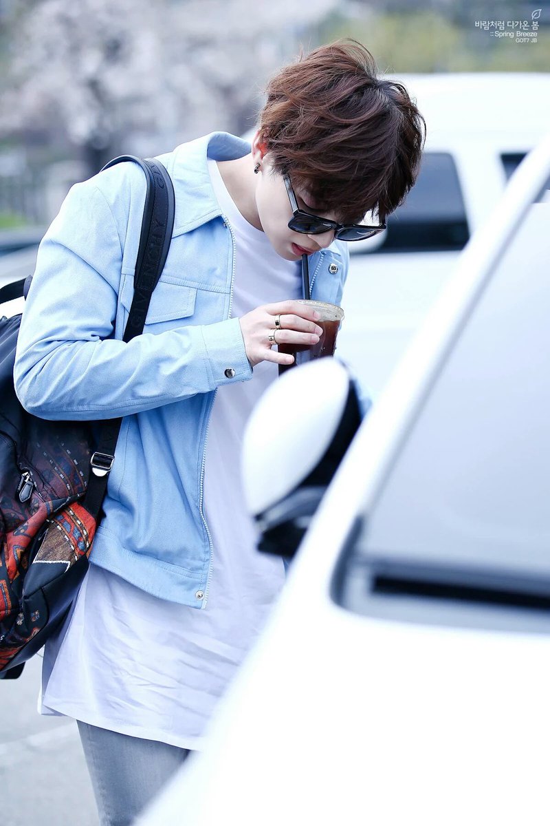 BABAXYBam's tweet photo. ผมอยากจะขอโทษคนๆนึง
ที่ผมไม่มีเวลาให้ ทำให้เราไม่ค่อยได้คุยกัน
ผมอาจเป็นแฟนที่ไม่ดี แต่ผมรักพี่นะฮะ https://t.co/q9g5pY1kXc
