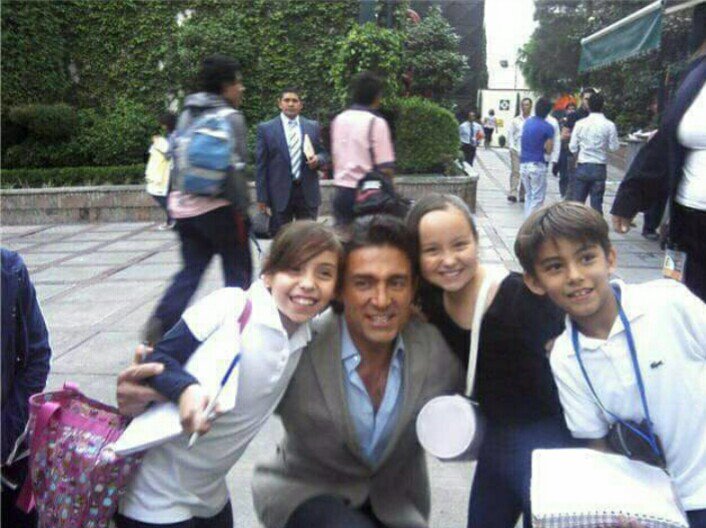 virginialeane_'s tweet photo. Los niños tambien lo quieren mucho. <3 #FernandoColunga #colungateam https://t.co/5BBanB0Oyc