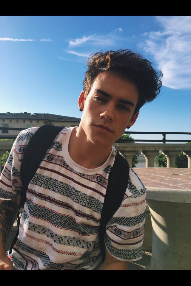wesleysfinest's tweet photo. IM SHOOK https://t.co/iRn5rmvRsf