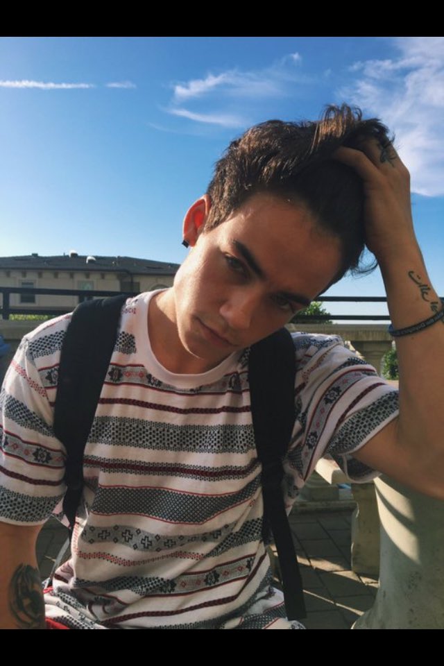 wesleysfinest's tweet photo. IM SHOOK https://t.co/iRn5rmvRsf