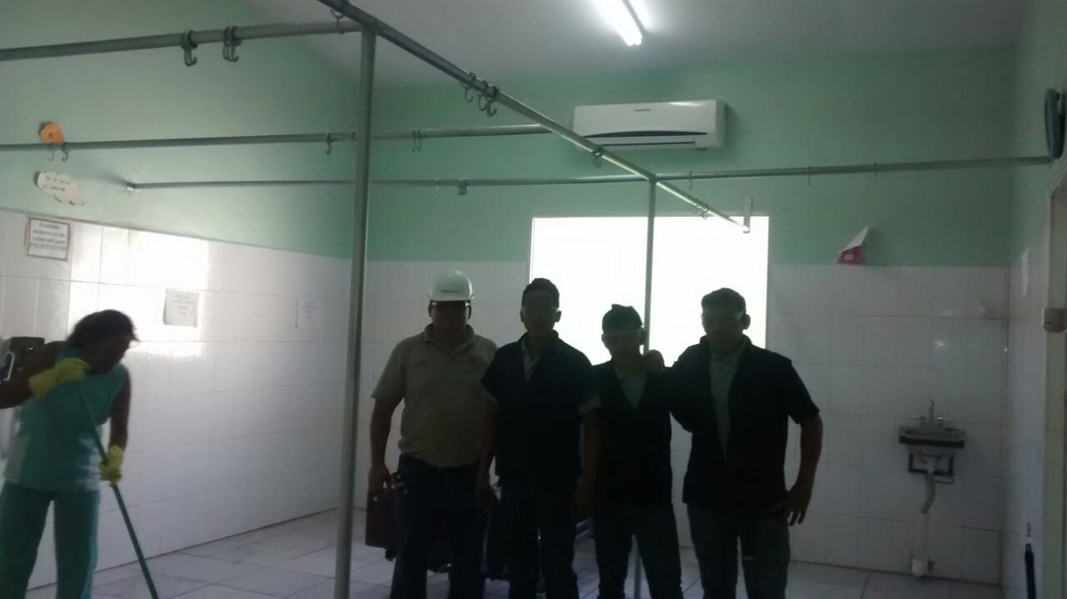 CEVEM1998's tweet photo. Cevem se proyecta a la comunidad, apoyando el Centro de Salud en Instalación de tubos para privacidad del paciente https://t.co/HmdOCeFOcW