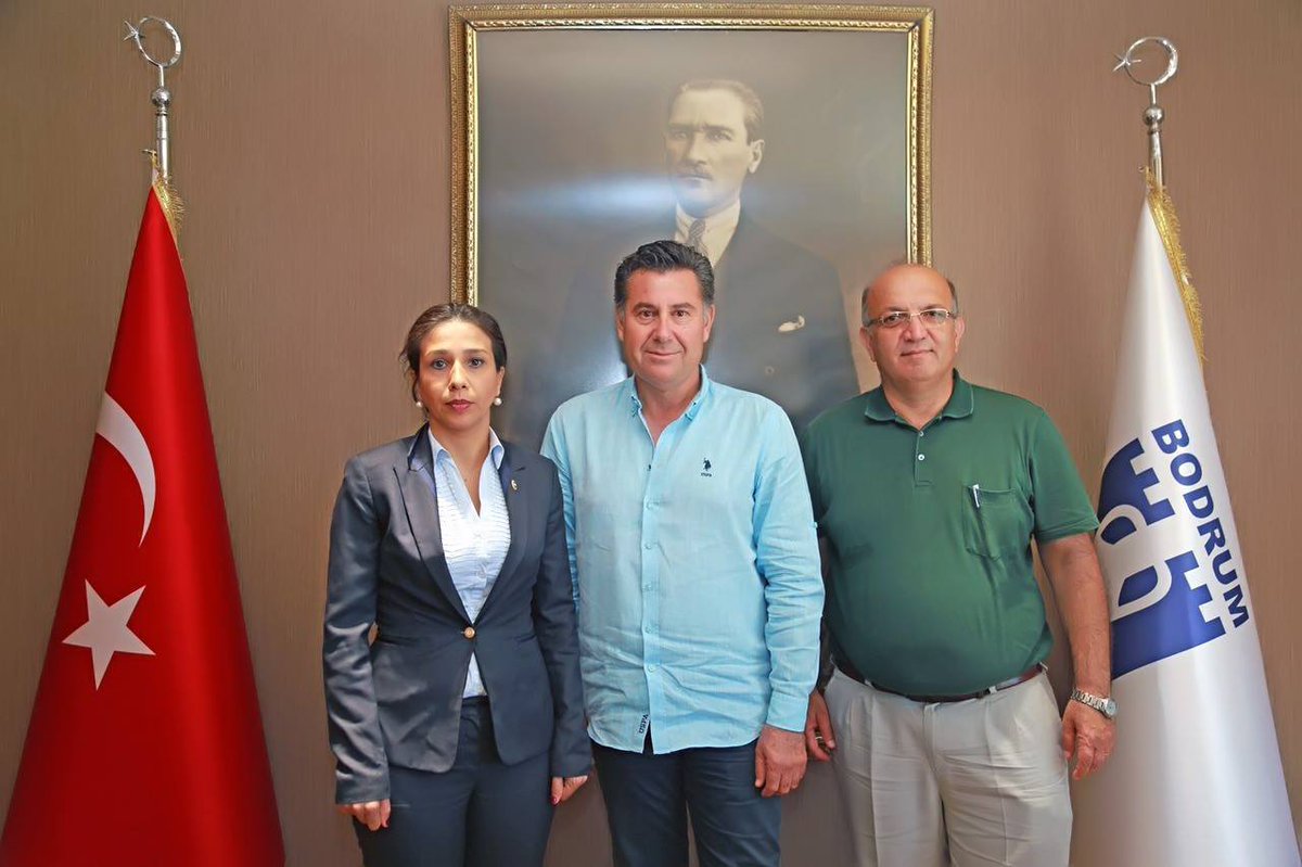 gulayyedekci's tweet photo. Bodrum'da birbirinden değerli ressamlarımızın sergisini açtık. https://t.co/PrmutxgXVP