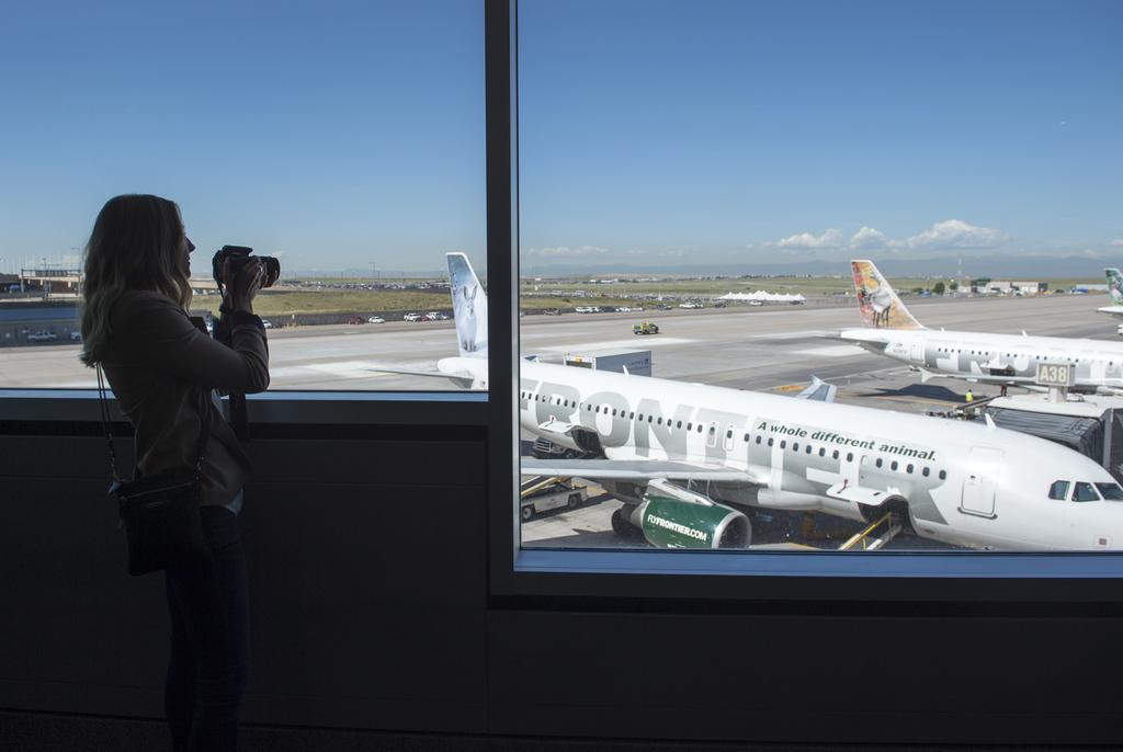 denbizjournal's tweet photo. It’s a good time to fly … Just about anywhere. U.S. air fares lowest in 6 years: https://t.co/de1DhygdSR #Denver https://t.co/2Zq6OHqdoN