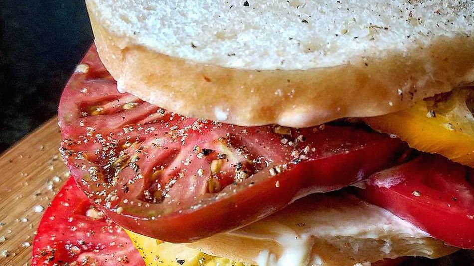 MashableFood's tweet photo. The tomato sandwich is a veritable summertime classic https://t.co/TfvMzj75Aq https://t.co/HwHWaCoE62