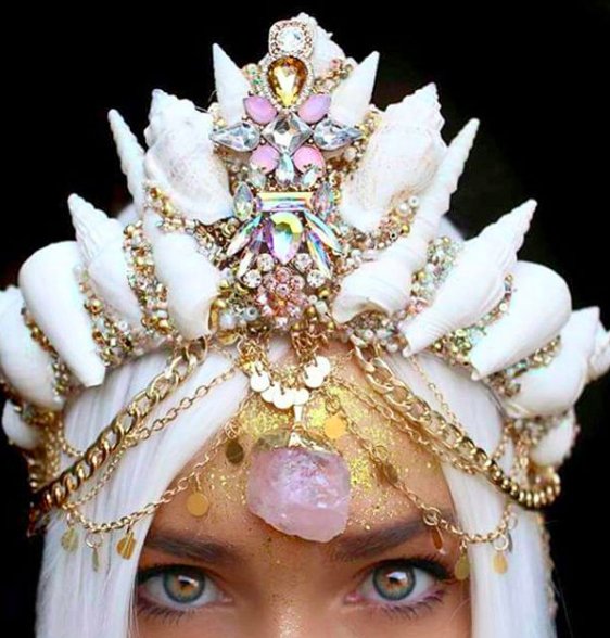 totalsratmove's tweet photo. Move Over, Flower Crowns: Mermaid Crowns Are Here And They’re Gorgeous: https://t.co/E7FwgFmKym https://t.co/AXNmvwX57f