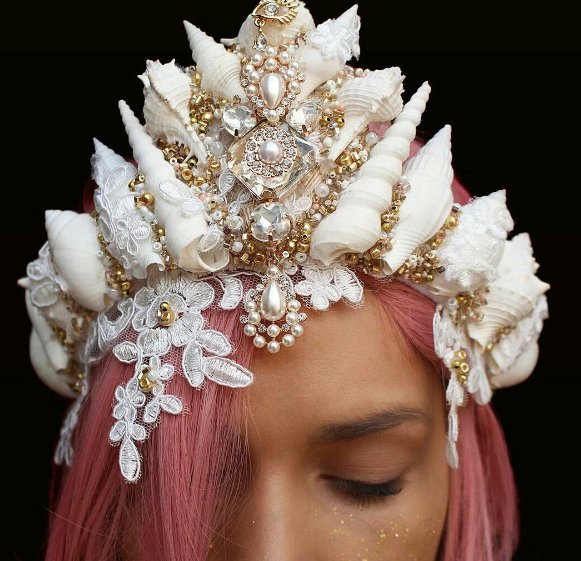 totalsratmove's tweet photo. Move Over, Flower Crowns: Mermaid Crowns Are Here And They’re Gorgeous: https://t.co/E7FwgFmKym https://t.co/AXNmvwX57f