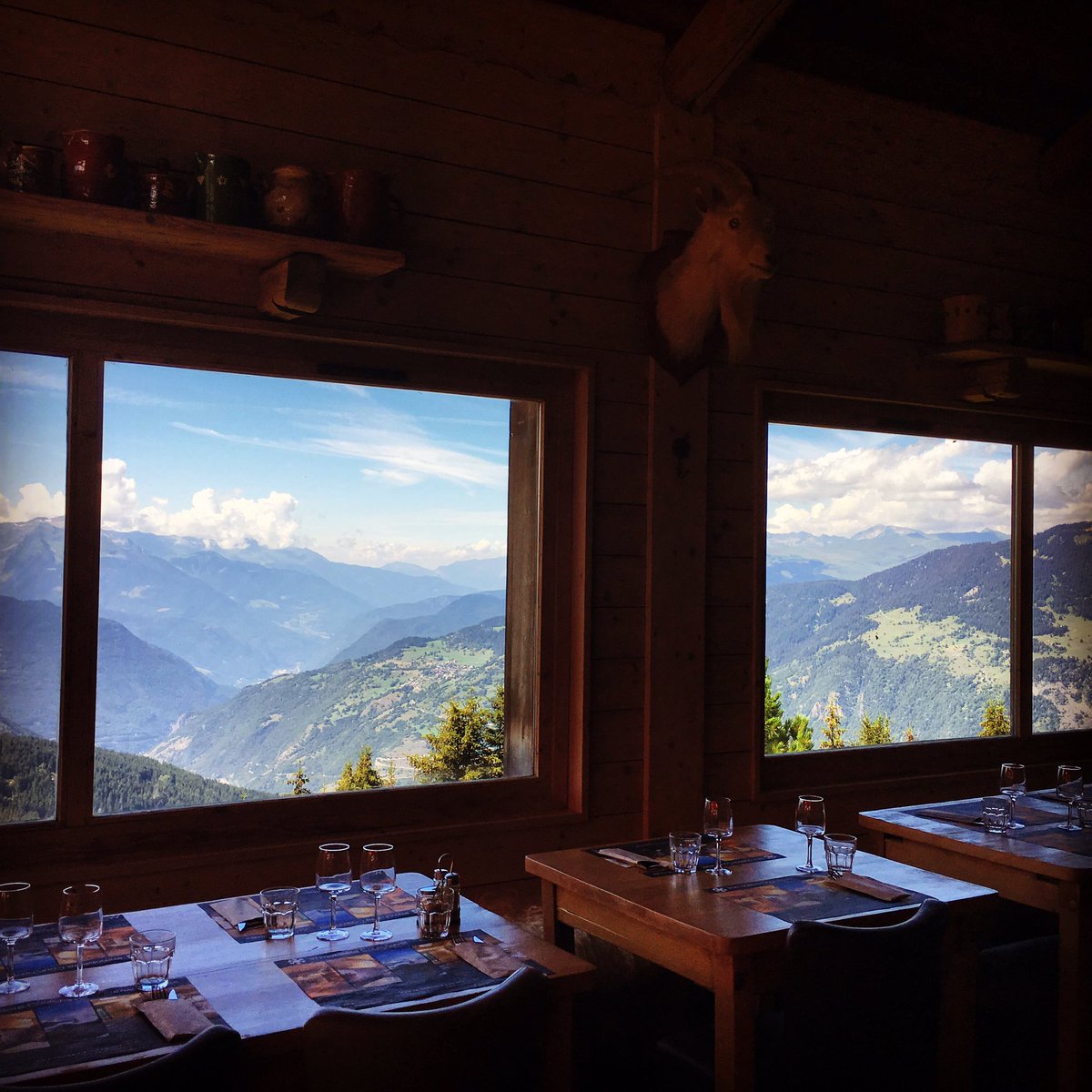 MSAROUK's tweet photo. Catch the La Tania gondola up and have lunch at Bouc Blanc restaurant, best hamburgs and views #latania #msarouk https://t.co/lNRbH0lsl3