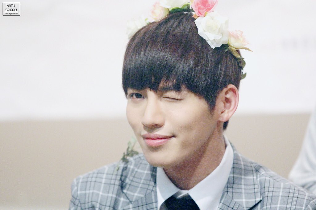 with_yuhwan's tweet photo. 생일축하해요♪ 
앞으로도 항상 응원해요☆
#HappyYuhwanDay @SUPREME_0729 https://t.co/SJ7cyXs1EK