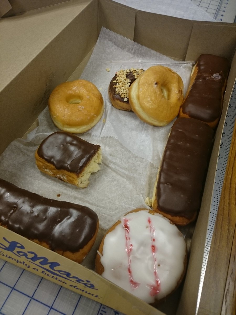 unlprint's tweet photo. Sometimes, satisfied customers bring us #donuts!

Shout-out to the CopyCenter's hard work #earning us these #treats. https://t.co/6qv1Ao5MRd