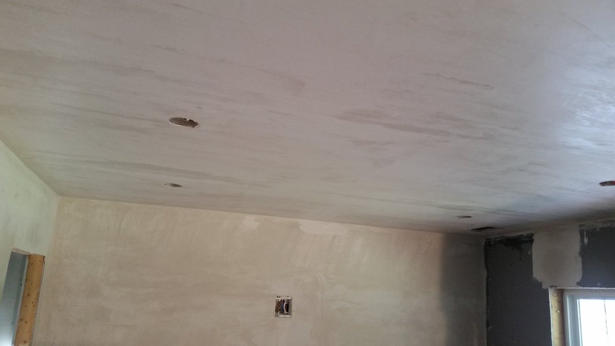 YankeePlasterer's tweet photo. One more pass with the trowel! #plastering #finishplaster #construction #homeimprovement #troweltrade https://t.co/E5squ9Q4R1