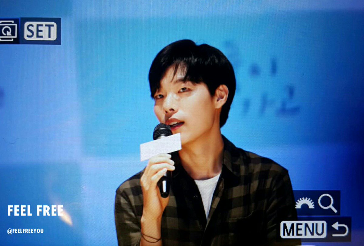 160728 류준열 태풍이 지나가고 씨네토크 프리뷰
인생에서 태풍을 겪고있는 나 또는 다른 이들에게 어렵지않게 힘이되는 따뜻한 영화였음👍👍👍

#류준열 #RyuJunYeol #태풍이지나가고 #씨네토크