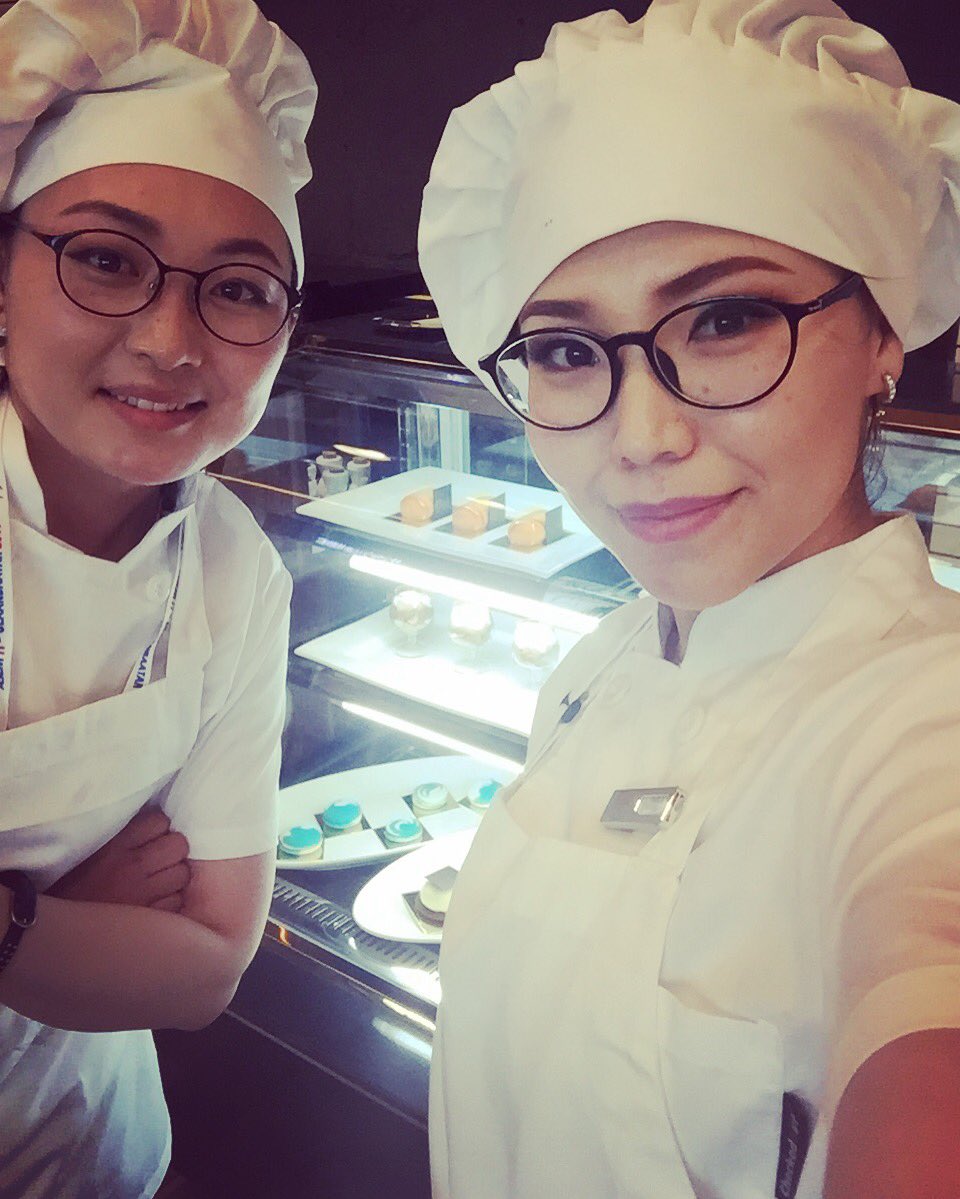 ss_lun's tweet photo. Asem-ын дессерт тогооч нар 🤗🤗 гое дурсамжтай едруудийг vджээ, хамт олноо санаж эхэлж байна 😫😫😫 https://t.co/gD9Een4xNp