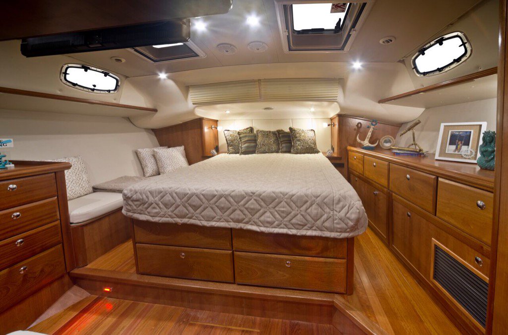 MarlowHunter's tweet photo. Ooohh LaLa! Aft cabin - Marlow Hunter 50. Wouldn't you enjoy a night sleeping there? #sailing #buildingsimplythebest https://t.co/bRYPFqbHAb
