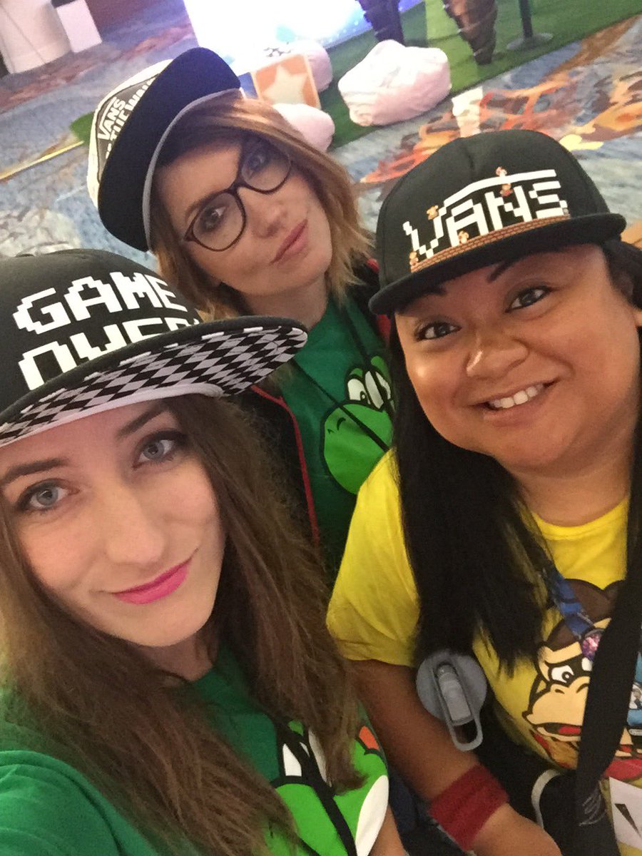mapleleaves's tweet photo. Sdcc https://t.co/DJ702ikRjI
