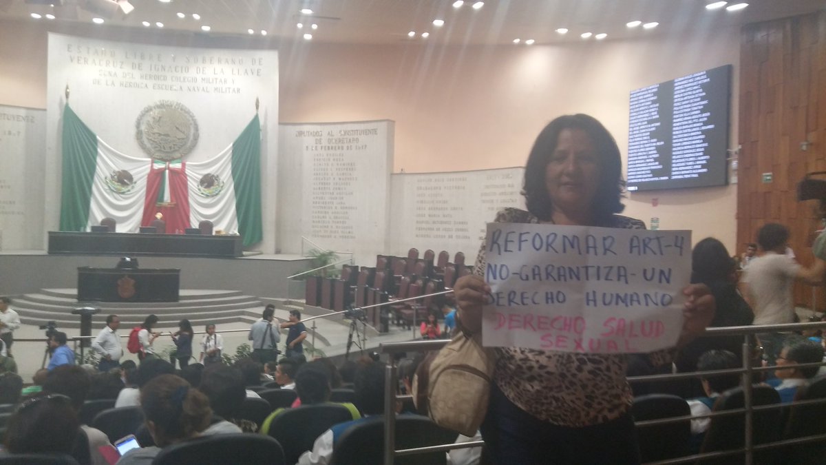 AkelarreAC's tweet photo. #YodecidoVeracruz Compañeras organizadas defendiendo nuestros derechos. No a la Reforma del 4o  @decido_veracruz https://t.co/irQ1WUhIvh